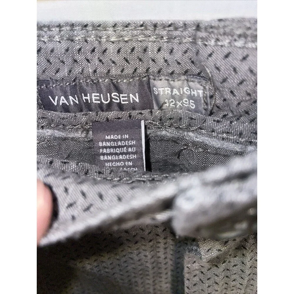 Van Heusen Golf Shorts Mens Size 42 Gray Dotted 9.5 Inseam 12 Rise Pockets Zip